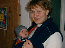 Theda in Tinas Tragetuch